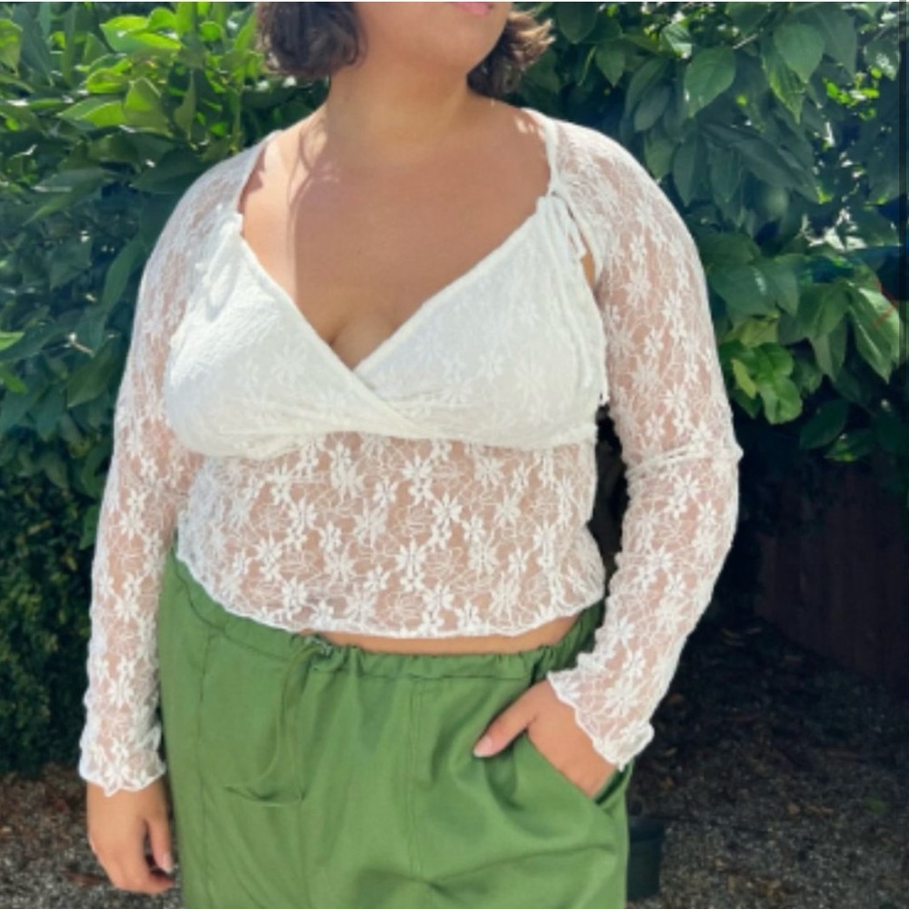 Lisa says Gah Francine Top in Swan Lace size L